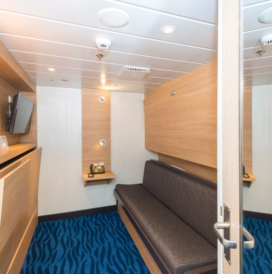 Hurtigruten MS Spitsbergen Accommodation Polar Inside 2.png